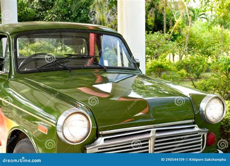 Front Of Classic Retro Car Green Car Tires And Circle Headlight Car