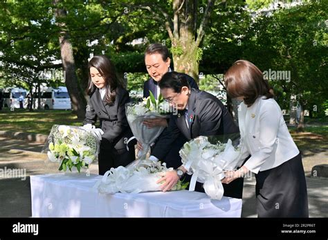 Japanese Prime Minister Fumio Kishida His Wife Yuko South Koreas President Yoon Suk Yeol And