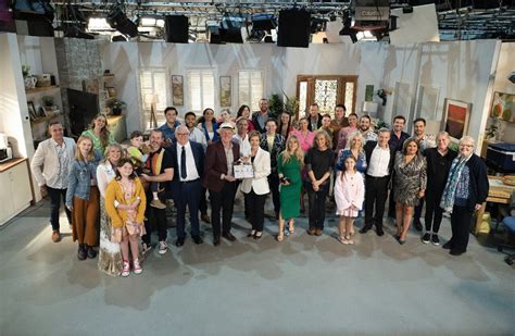 Neighbours Cast Bid Emotional Farewell To Iconic Soap On Final Day Of Filming – maileasy | News