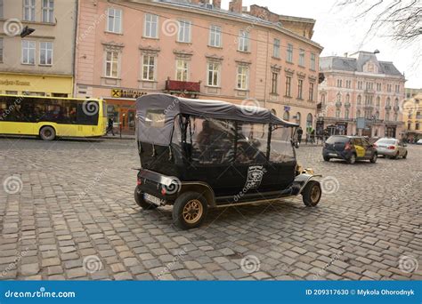 Sightseeing Electric Car Styled Vintage Retro Vehicle For Tourist City