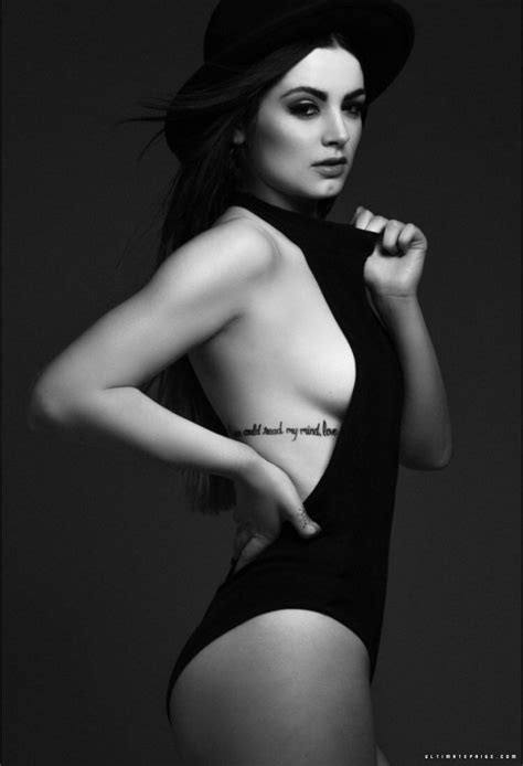 Paige WWE Relaxing In Her Sexy Bikini Thefappening Link