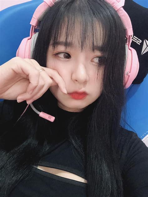 Không nhận ra nữ streamer từng khiến dân tình dậy sóng hot girl hé lộ lí do ít lộ mặt