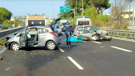 Incidente Mortale Asse Attrezzato Auto Contromano E Scontro Frontale