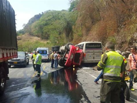 Un muerto y ocho heridos deja accidente en la vía Manizales Medellín