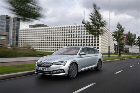 Skoda Superb Combi Ambition Tsi Dsg X Navi Amundsen Kam Voll Led