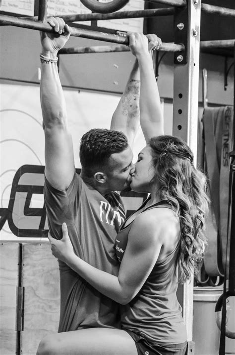 Crossfit Engagement Photo Taken By Storyteller Photography Casal Crossfit Ensaio De Casal