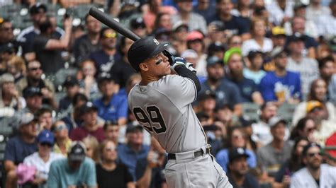 Aaron Judge blasts 2 HRs, needs 2 to tie Maris' AL record