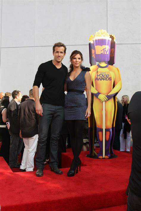 Ryan Reynolds Sandra Bullock Arriving At The 2009 MTV Movie Awards In