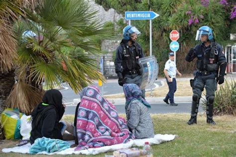 Ventimiglia Sgomberati I Migranti Foto E Video Controappuntoblog Org