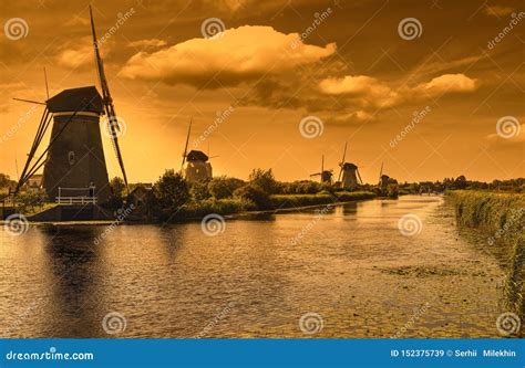 Old Wind Mill In Holland The Netherlands Obraz Stock Obraz Z O Onej