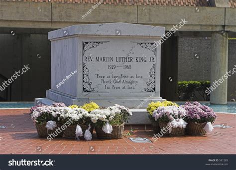 Martin Luther King Grave Stock Photo 591285 - Shutterstock