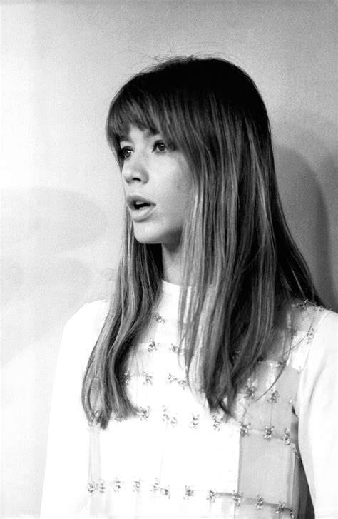 13 Divine Vintage Photos Of Françoise Hardy, An Eternal French Beauty