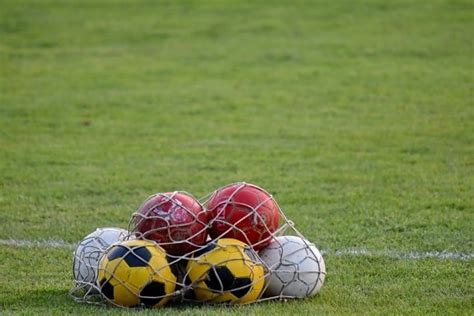 Imagem Gratuita Menino Crian A Jogador De Futebol Escola Infantil