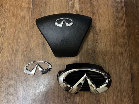 Стайлинг в Infiniti. Крышка руля, шильдики — Nissan Fuga (2G), 3,5 л ...