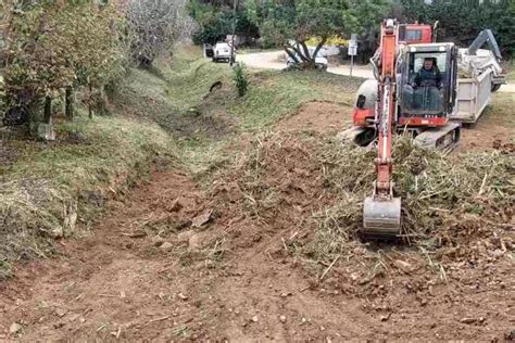 Actuació de neteja a la riera de Burguet dAlcover per evitar inundacions