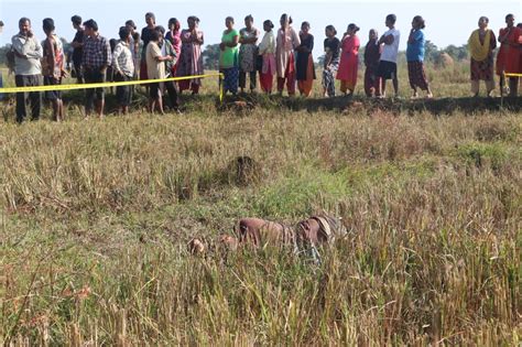 आफ्नै घाँटीमा खुकुरी प्रहार गरी कचनकवलका हरि तामाङद्वारा आत्महत्या