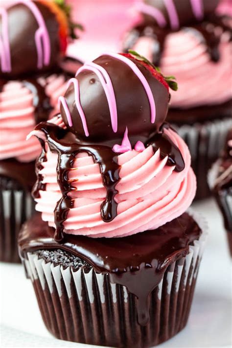 Chocolate Covered Strawberry Cupcakes Recipe Queenslee Appétit