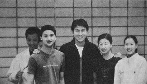 Ngắm vẻ thư sinh đẹp trai của cựu hot boy làng thể thao Trung Quốc