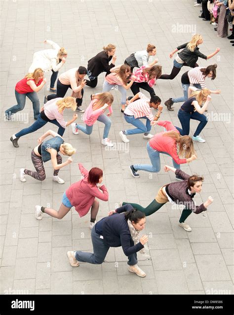 Flashmob hi-res stock photography and images - Alamy