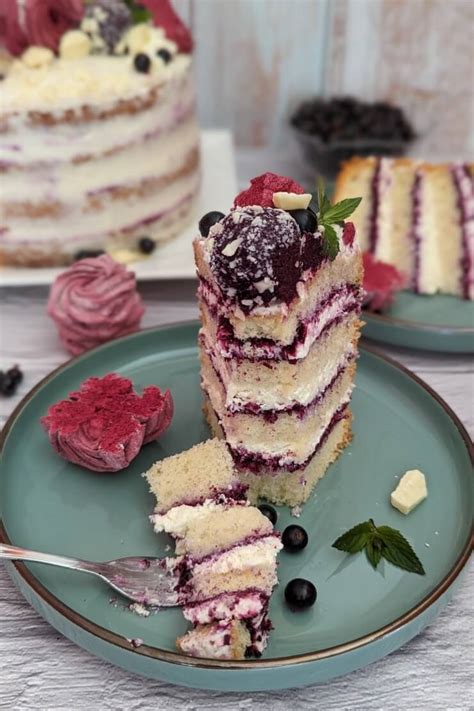 Semi Naked Cake With Black Currants And White Chocolate