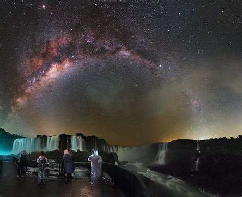 Cataratas do Iguaçu à noite Viagem em Pauta