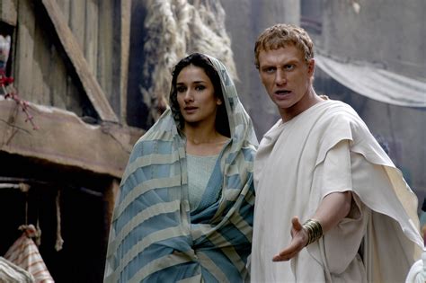 Niobe (Indira Varma) and Lucius Vorenus (Kevin McKidd) climbing up the ...