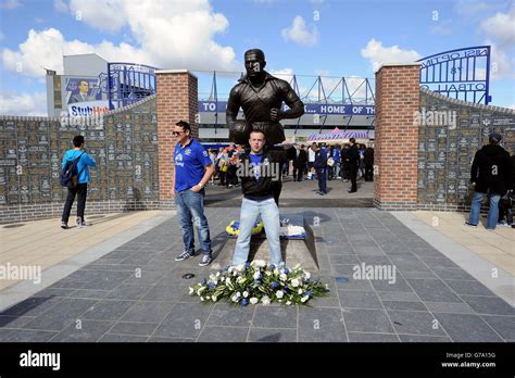 Dixie dean statue goodison hi-res stock photography and images - Alamy