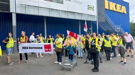 Tarifrunde Besch Ftigte Im Einzelhandel Fordern Mehr Geld Zeichen