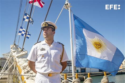 El Buque Escuela Argentino Pisa C Diz Por Cuarta Vez En Su Historia Efe