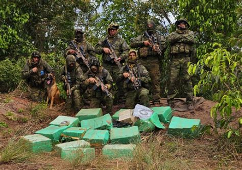 Gefron apreende 470 quilos de pasta base de cocaína em aeronave em