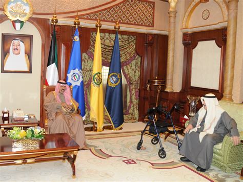 Kuna His Highness Crown Prince Receives Kuwaiti Artist