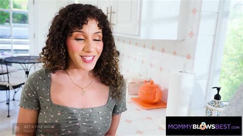Mommyblows Best Une Petite Milf Latina Suce Tout Le Jus De Ma Bite Petite Deepthroat