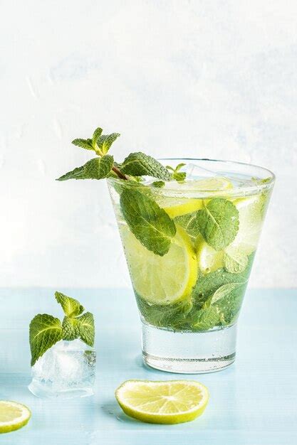 Premium Photo Mojito Cocktail With Lime And Mint