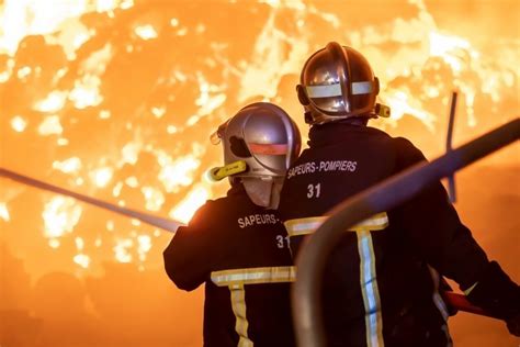 Arnaud Guilhem Une bergerie détruite par un incendie Une centaine