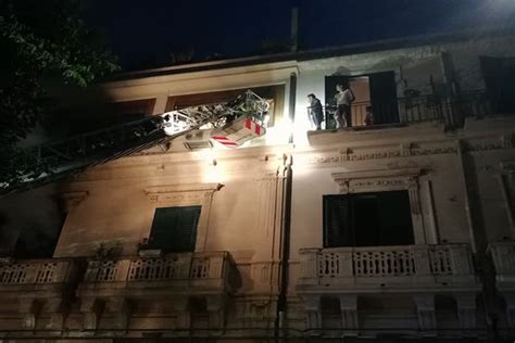 Messina Fratellini Morti Nell Incendio Le Disperate Urla Della Mamma