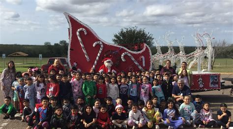 UISD's Juarez-Lincoln Elementary holds Christmas parade