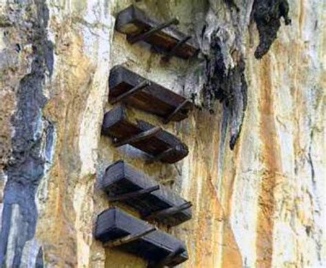 Mysterious Hanging Coffins in China (17 photos) | KLYKER.COM