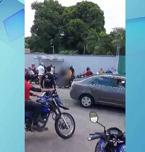 Bandido Tenta Assaltar Cidad O Em Parada De Nibus E Agredido Pela