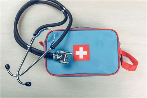 What Should Be in a CPR Kit?