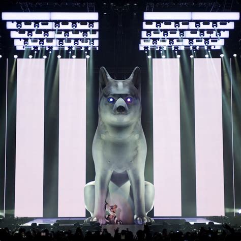 Miley Cyrus S Bangerz Tour When Sex Stops Selling