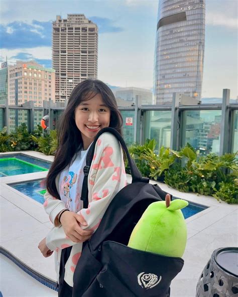 C Ng T N Vy Hai Hot Girl C Ng Ng M Nh H C Gi I V N I Ti Ng B O D N Tr