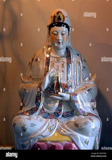 Kuan Yin Chinese Hi Res Stock Photography And Images Alamy