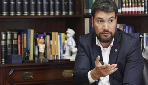 Un Outsider Quiere Convertirse En El Nuevo Presidente Ecuatoriano