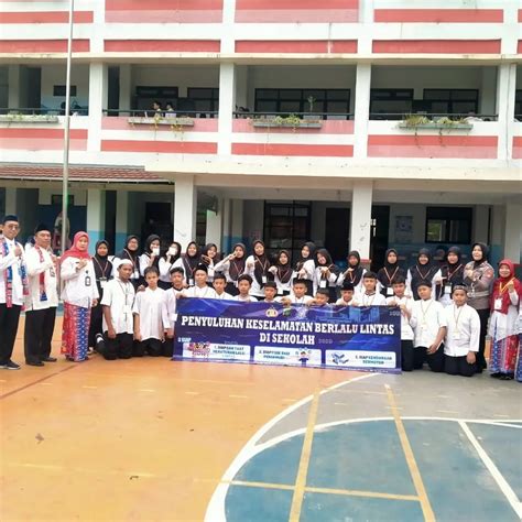 Polisi Goes To School Di Sdn Duri Kepa Jakarta Barat Membangun