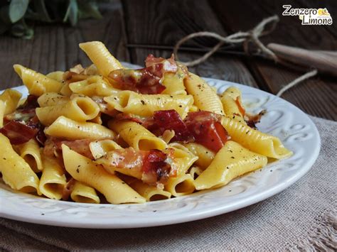 Garganelli Gorgonzola E Speck Croccante Zenzero E Limone