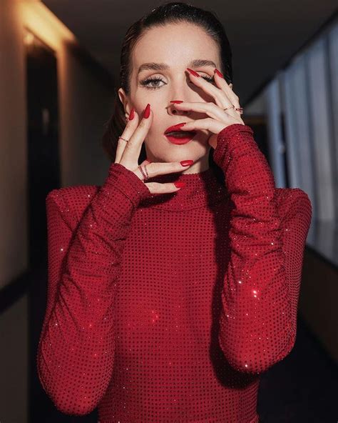 Natalia Oreiro brilló con un vestido cut out con foco en la cintura y