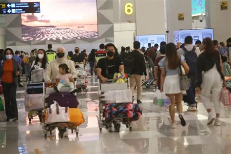 Penumpang Arus Balik Di Bandara Soekarno Hatta