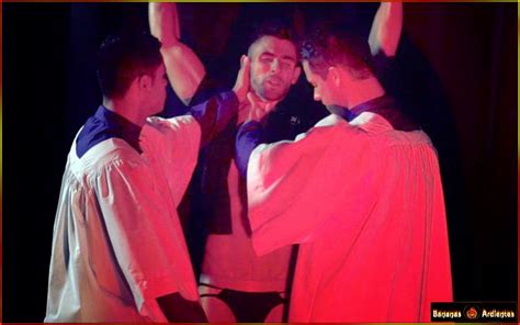 Preti Gay Andrew Christian S Fotte La Chiesa Foto Jimi Paradise