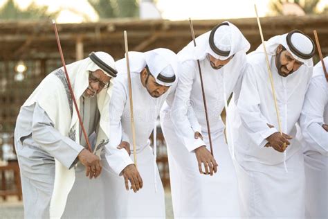 Emirati Men In Traditional Clothing Editorial Photo - Image of dhabi ...