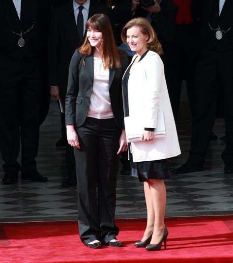 Photos Carla Bruni Elle cède sa place à Valérie Trierweiler et après